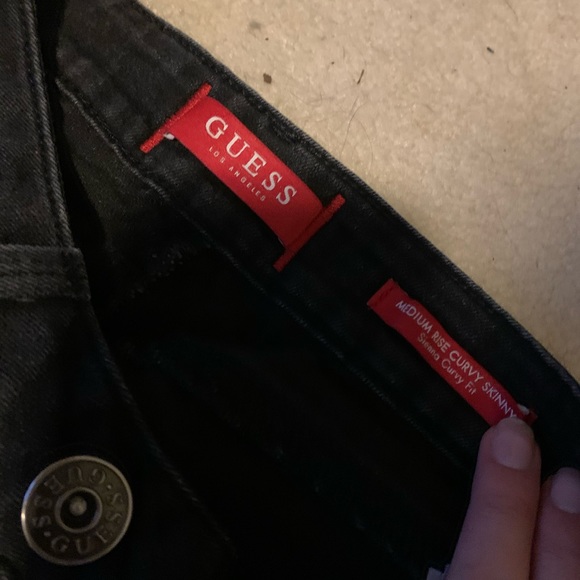 Black Guess Skinny Jeans - Picture 2 of 3